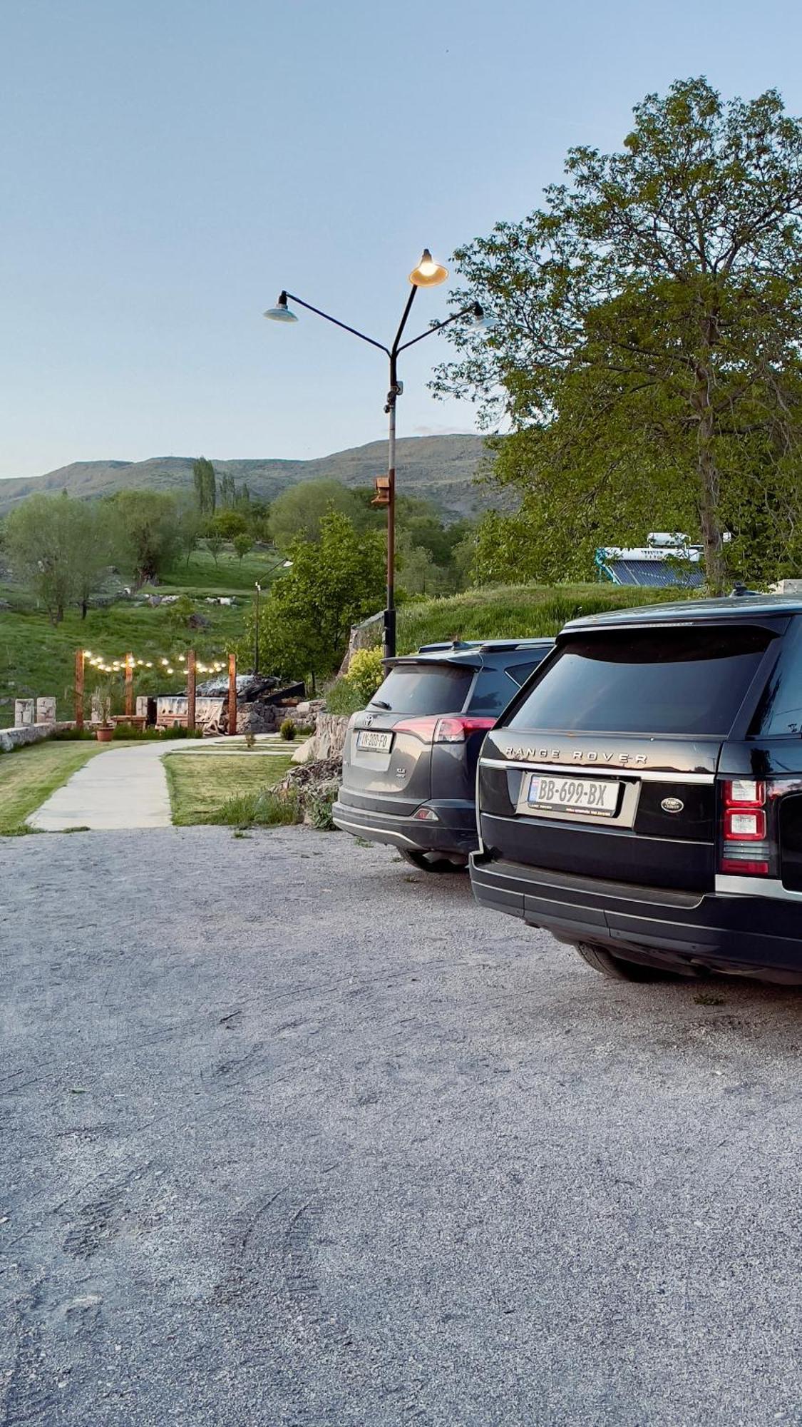 Hotel Hobbiton Near Vardzia Caves T'mogvi Exterior photo