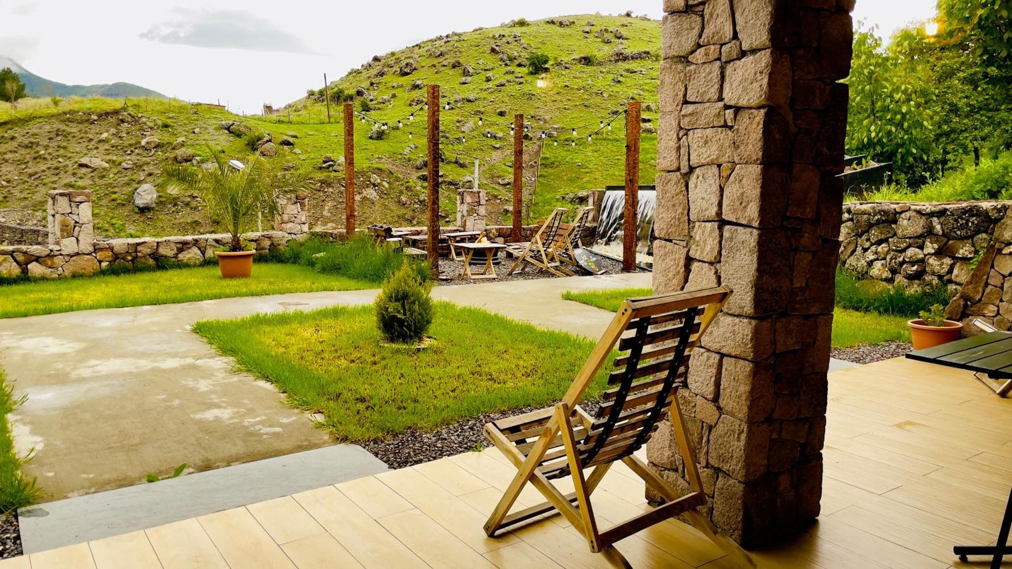 Hotel Hobbiton Near Vardzia Caves T'mogvi Exterior photo